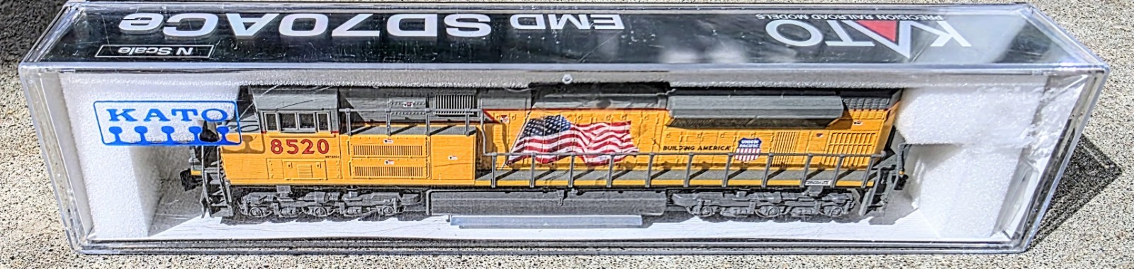 KATO N Scale EMD SD70ACe Union Pacific Railroad 8520 Diesel Locomotive DC ONLY