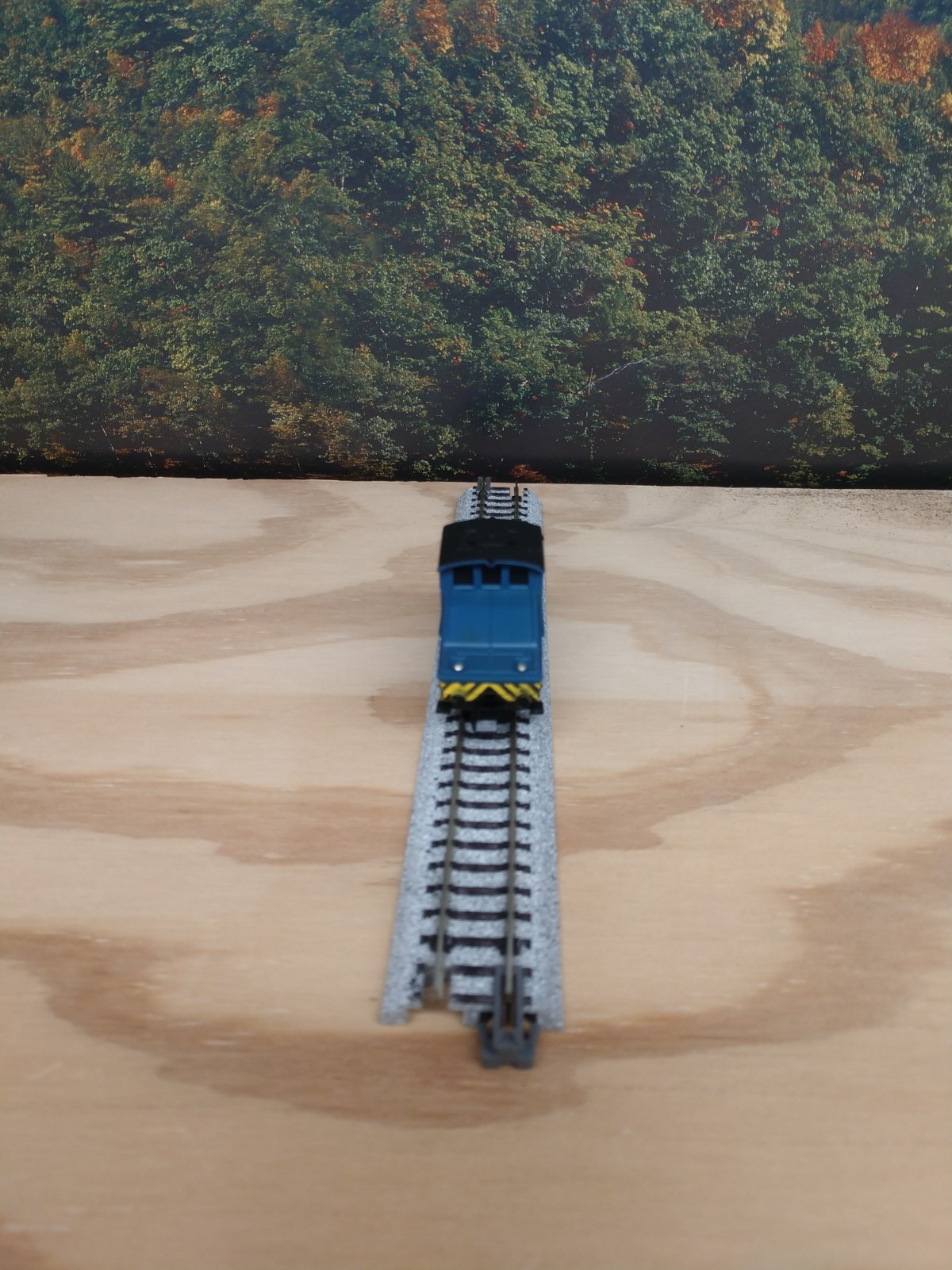 Arnold Rapido N scale European 2 axle center cab switcher – Item #0206 NEW