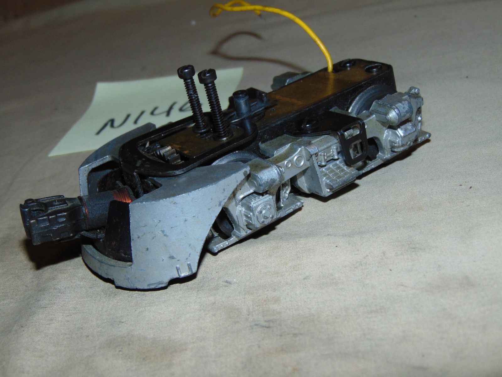 LIONEL 2353 – 2355 F-3 FRONT POWER TRUCK WITH MAGNATRACTION N146