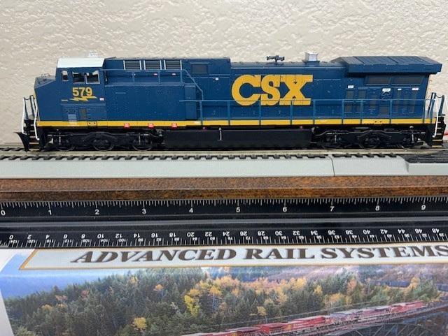 CSX TRANSPORATION – AC4400 ” CSX BLUE ” LOCO- DC/DCC ready – HO Scale -NEW RARE
