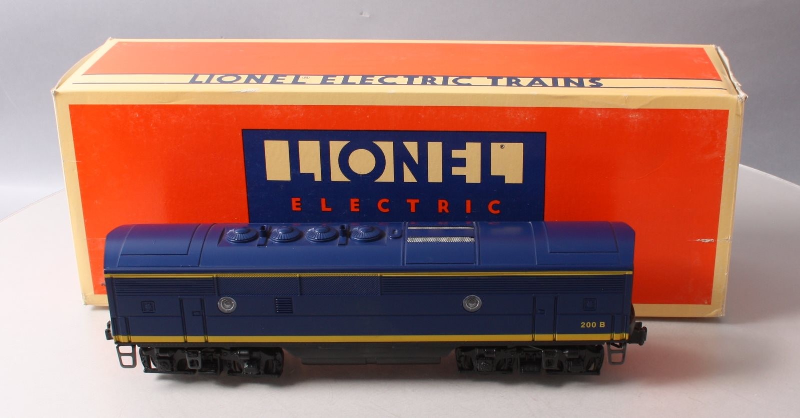 Lionel 6-18122 O Santa Fe F3 Blue/Yellow Non-Powered Diesel B-Unit w/RS II #200B