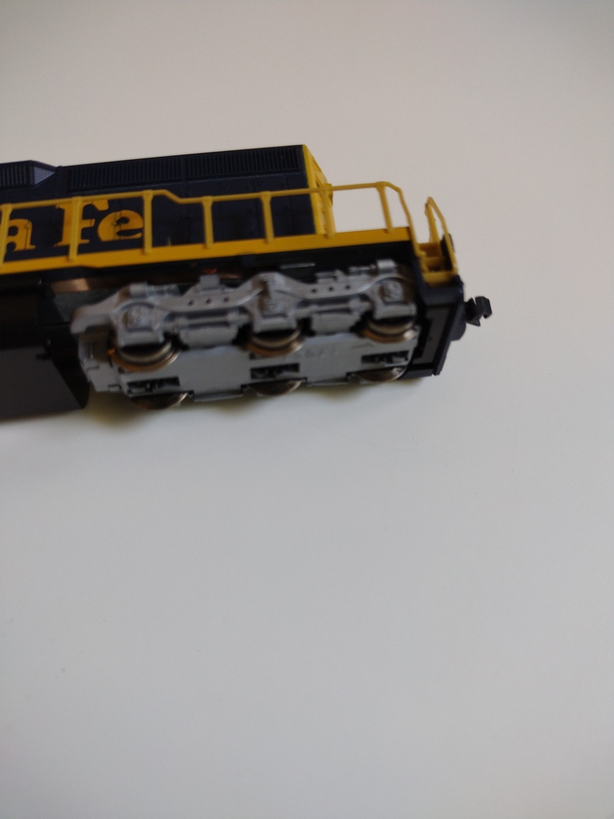 Kato N Scale SF #5026 Santa Fe Locomotive 176-4907 EMD SD40-2 Snoot NOS