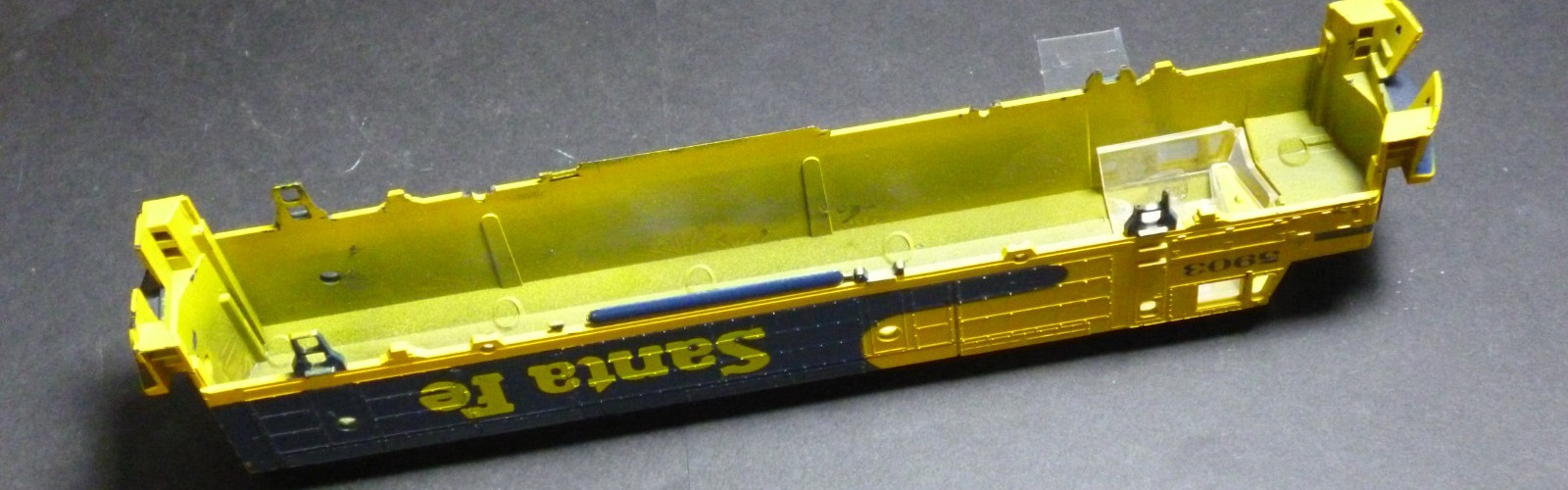 Ho Athearn Diesel locomotive shell F45 Santa fe