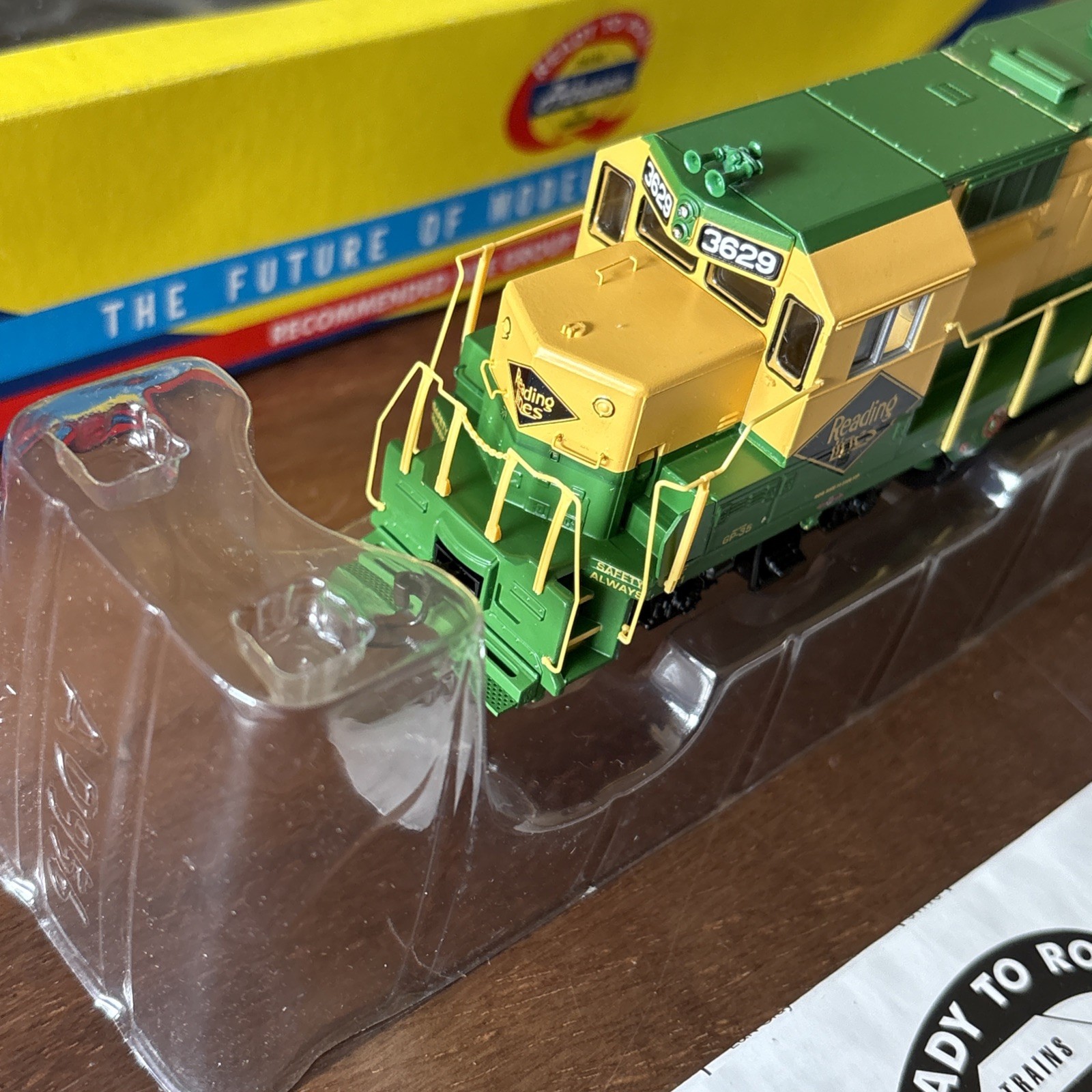 HO Scale Athearn RTR 91719 Reading Line GP35 Diesel Cab 3629 DCC