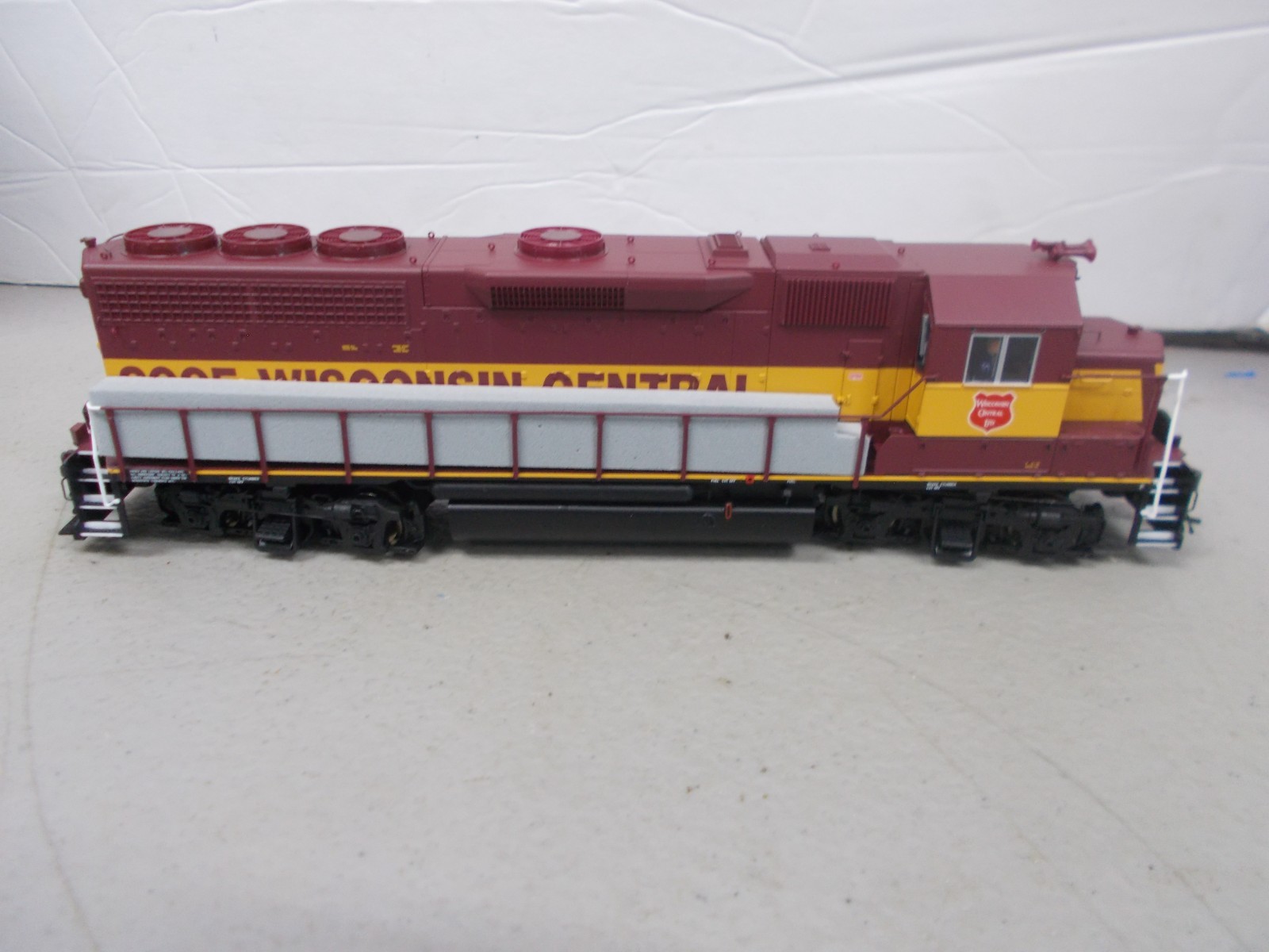 ATLAS MASTER # 9722~WISCONSIN CENTRAL GP-40 LOCOMOTIVE # 3005 WITH DCC~HO SCALE