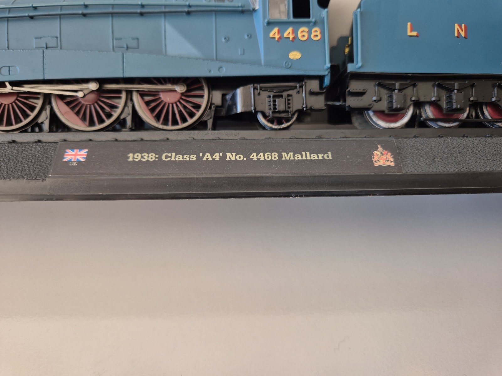 Vintage Mallard Model Train 1938 Class A4 No. 4468 On Stand.