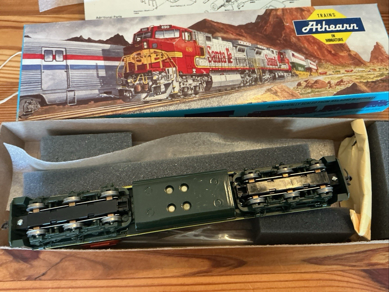 Athearn Sd40-2 Powered BNSF Locomotive #6915 NOS