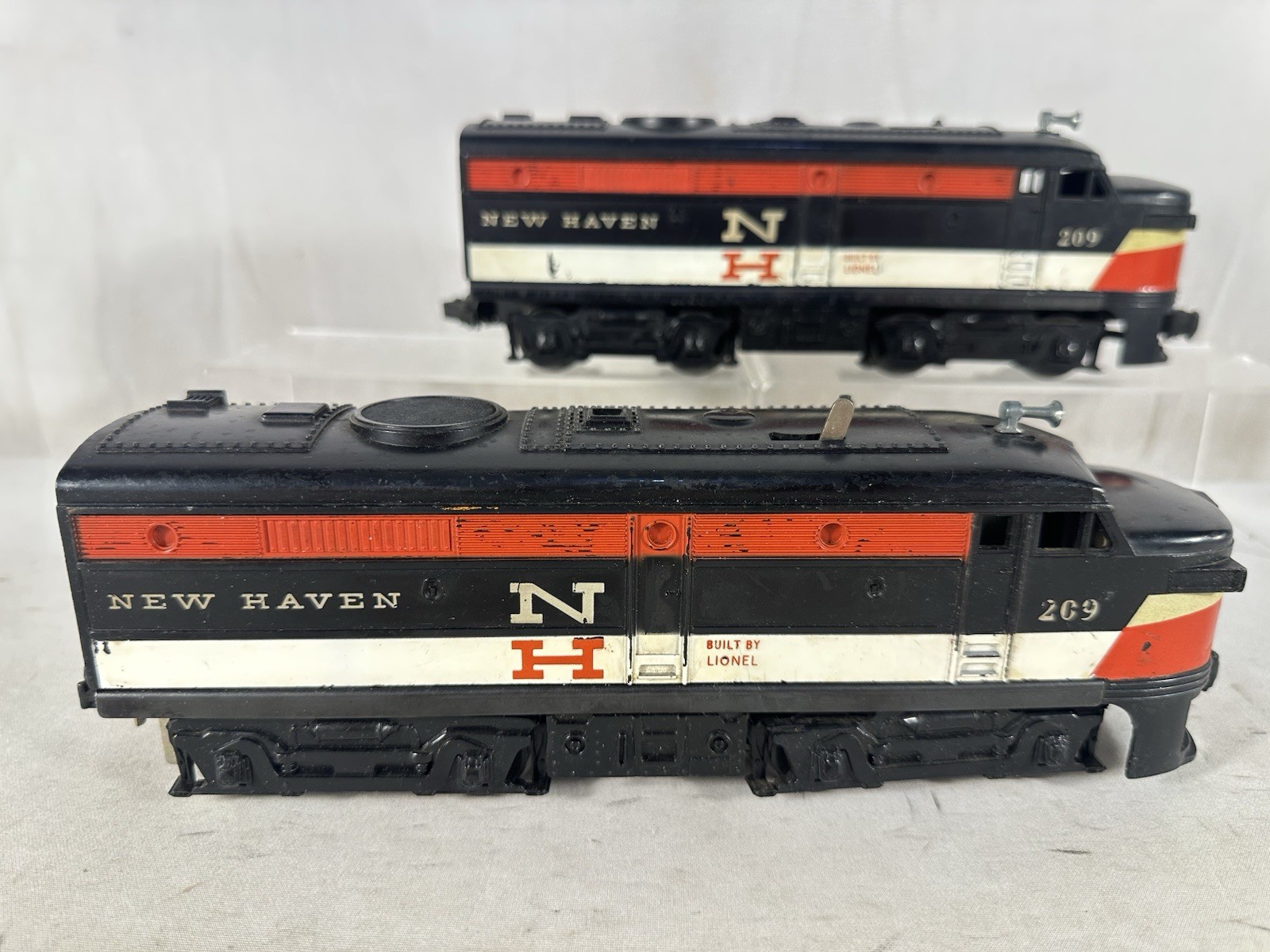 Desirable Lionel Original Postwar #209 New Haven A-A Alco Diesel Pair