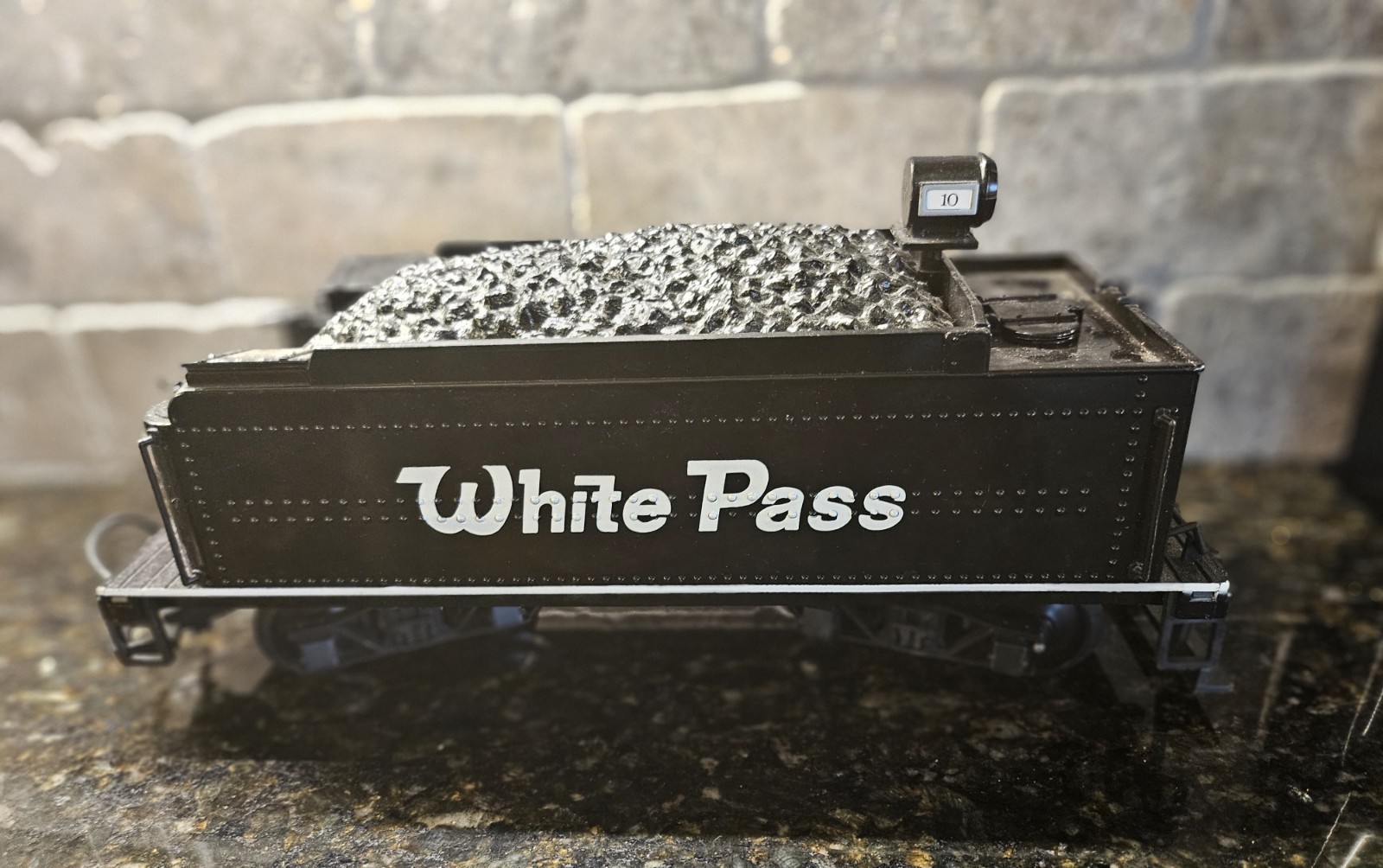 Bachman G Scale White Pass Plastic Coal Tender Shell And Chassis