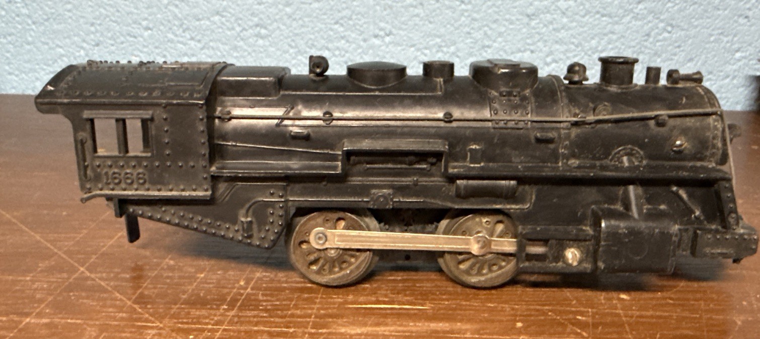 Marx 1666 O Gauge Model Railroad 2-4-2 Steam Engine w/Lionel Lines Tender (Read)