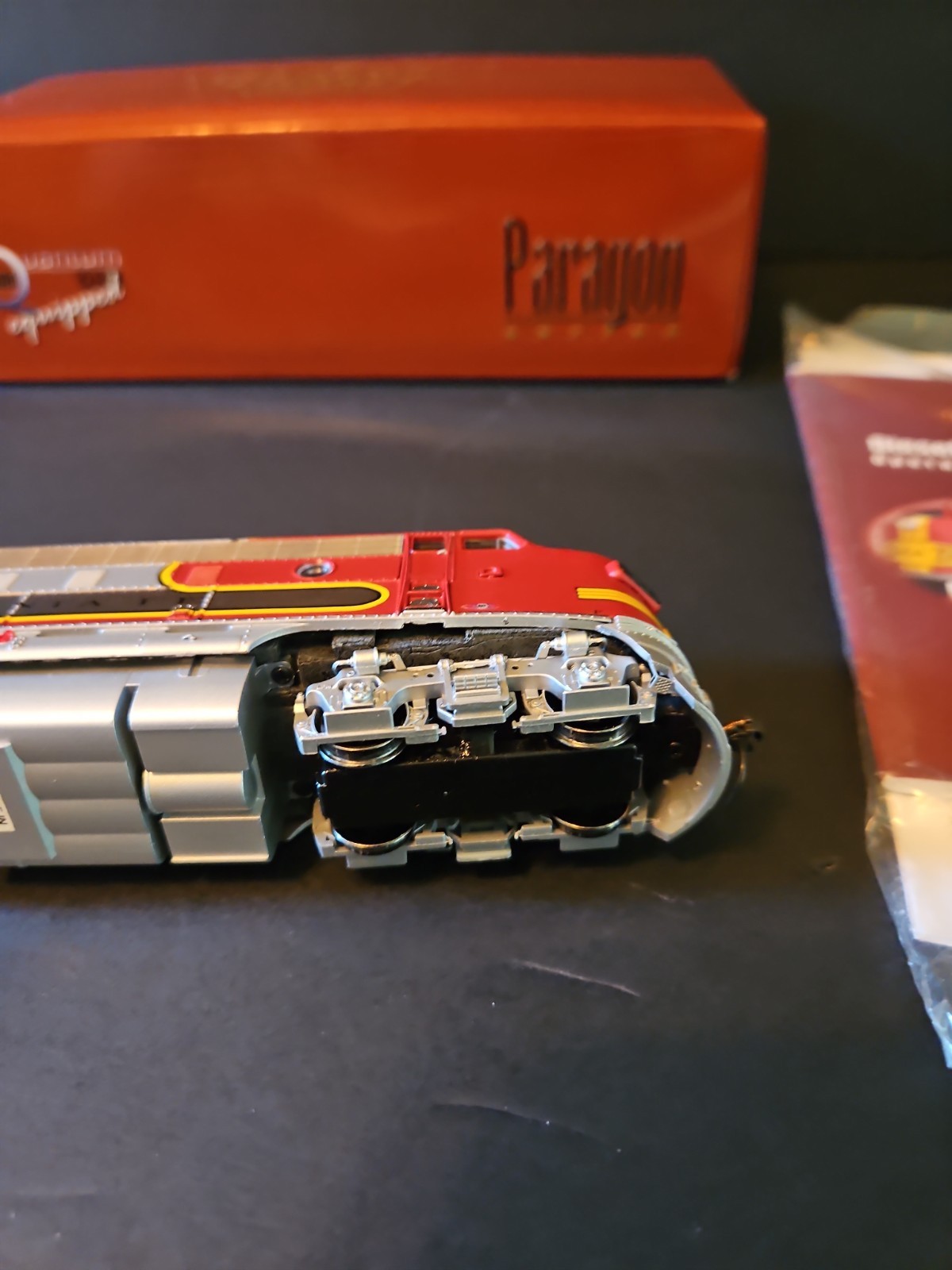 Broadway Limited AT&SF War Bonnet – EMD F7 A AT&SF #37L.