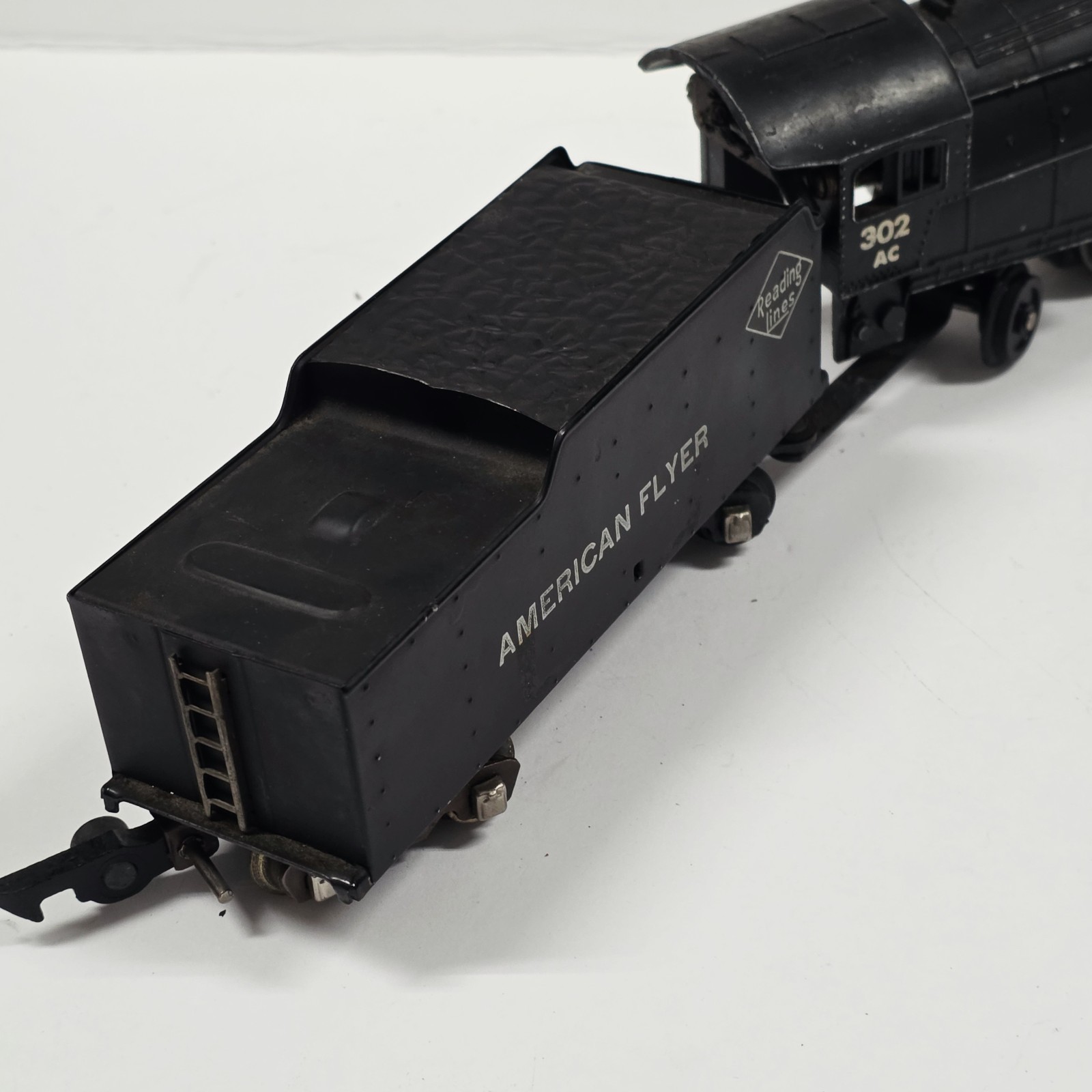 AMERICAN FLYER 302 S-GAUGE STEAM LOCOMOTIVE READING LINES