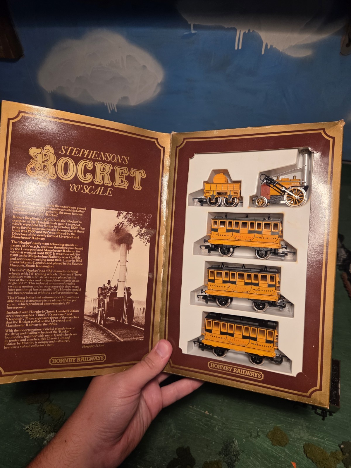 Hornby Stephenson’s Rocket With Coaches Train Pack