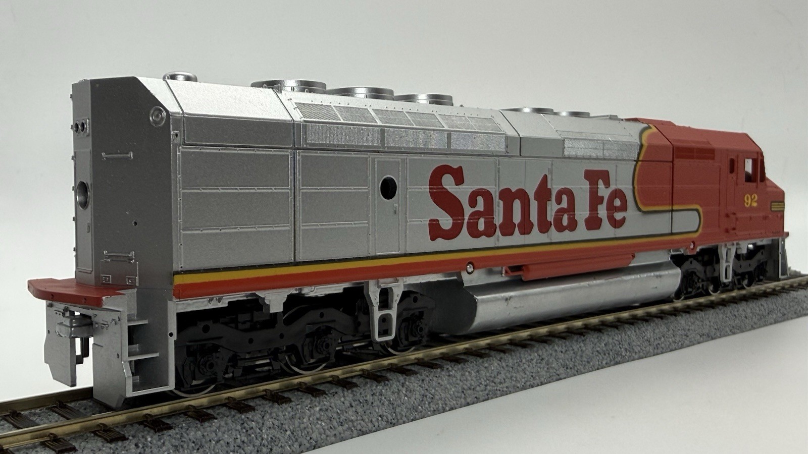 HO Athearn Santa Fe FP45 92 Powered Diesel Locomotive Blue Box Runs Well