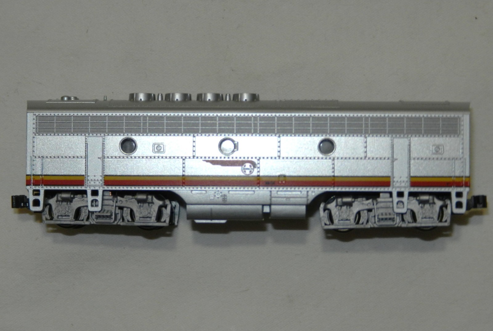 N Kato 176–1122 F3-B Santa Fe LNIB with DCC see video