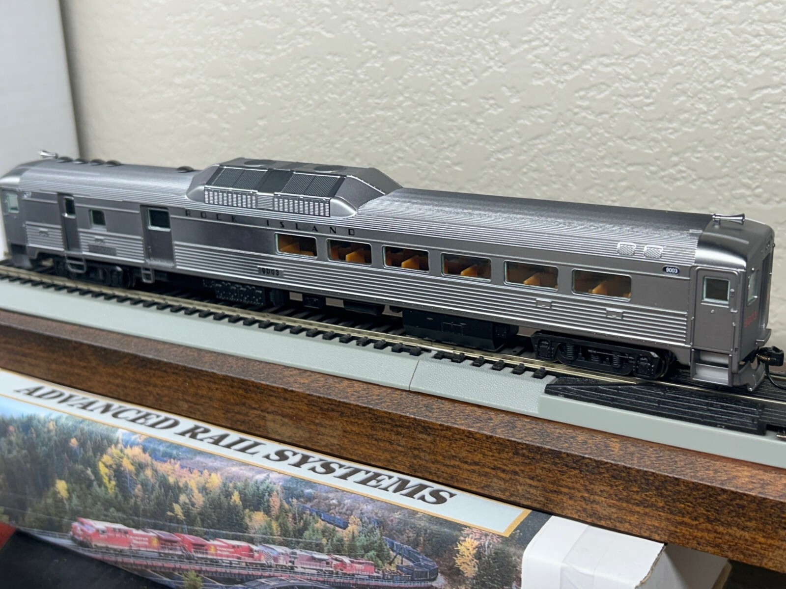 BUDD RDC3 RAIL DIESEL LOCO- ROCK ISLAND – DC / DCC Ready ” PLATED ” HO Scale NEW