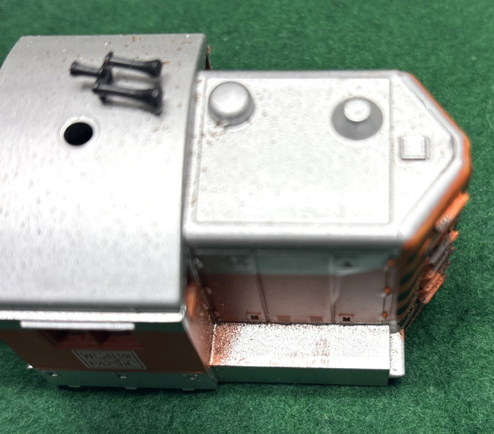 AHM Western Pacific GP18 5013-02 HO Diesel Engine 1980 Flashing Beacon, Unused