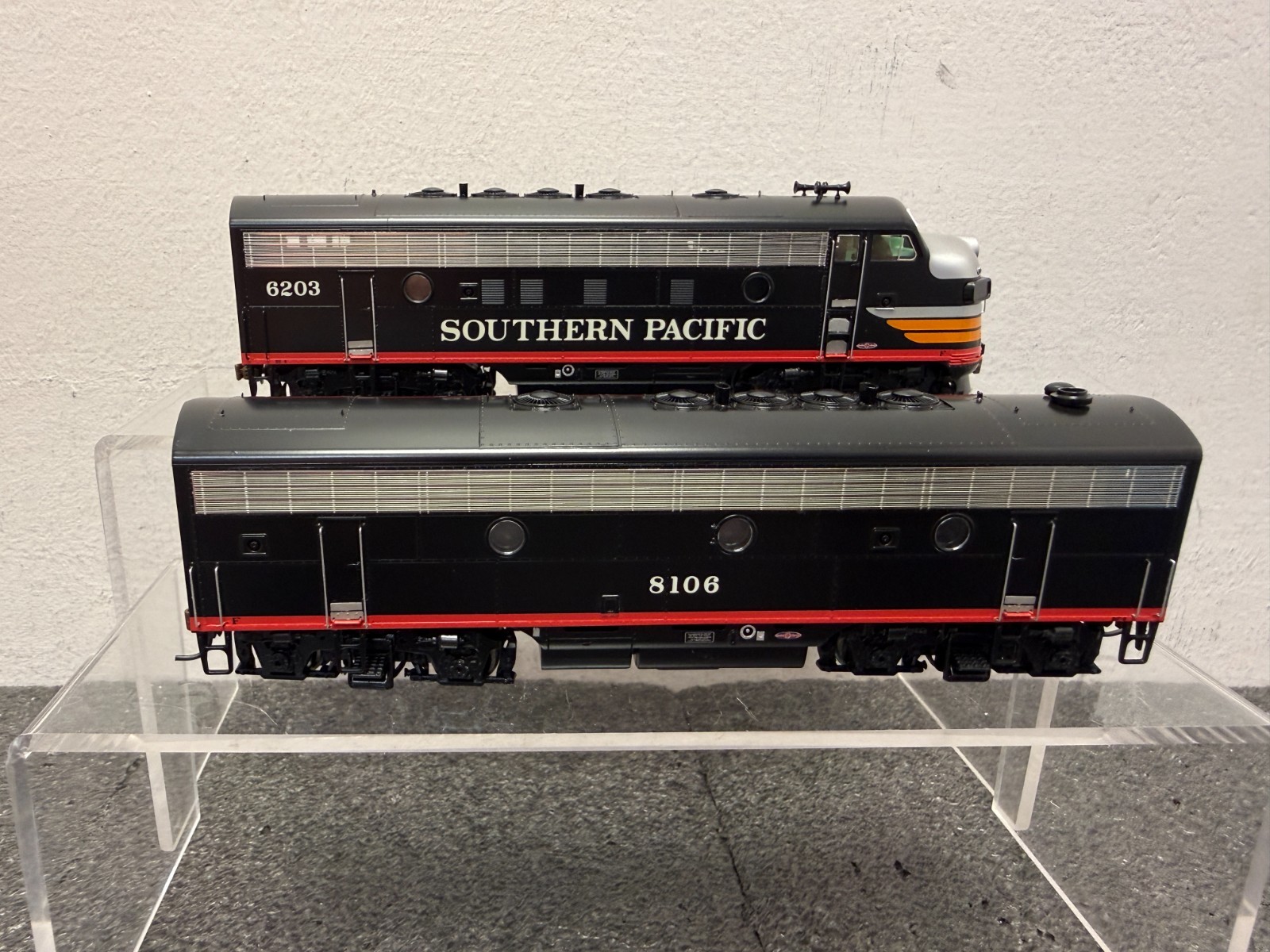 Athearn HO G1627 SP EMD F7A/F7B Phase 1 Diesels 6203 & 8106 – DCC Ready