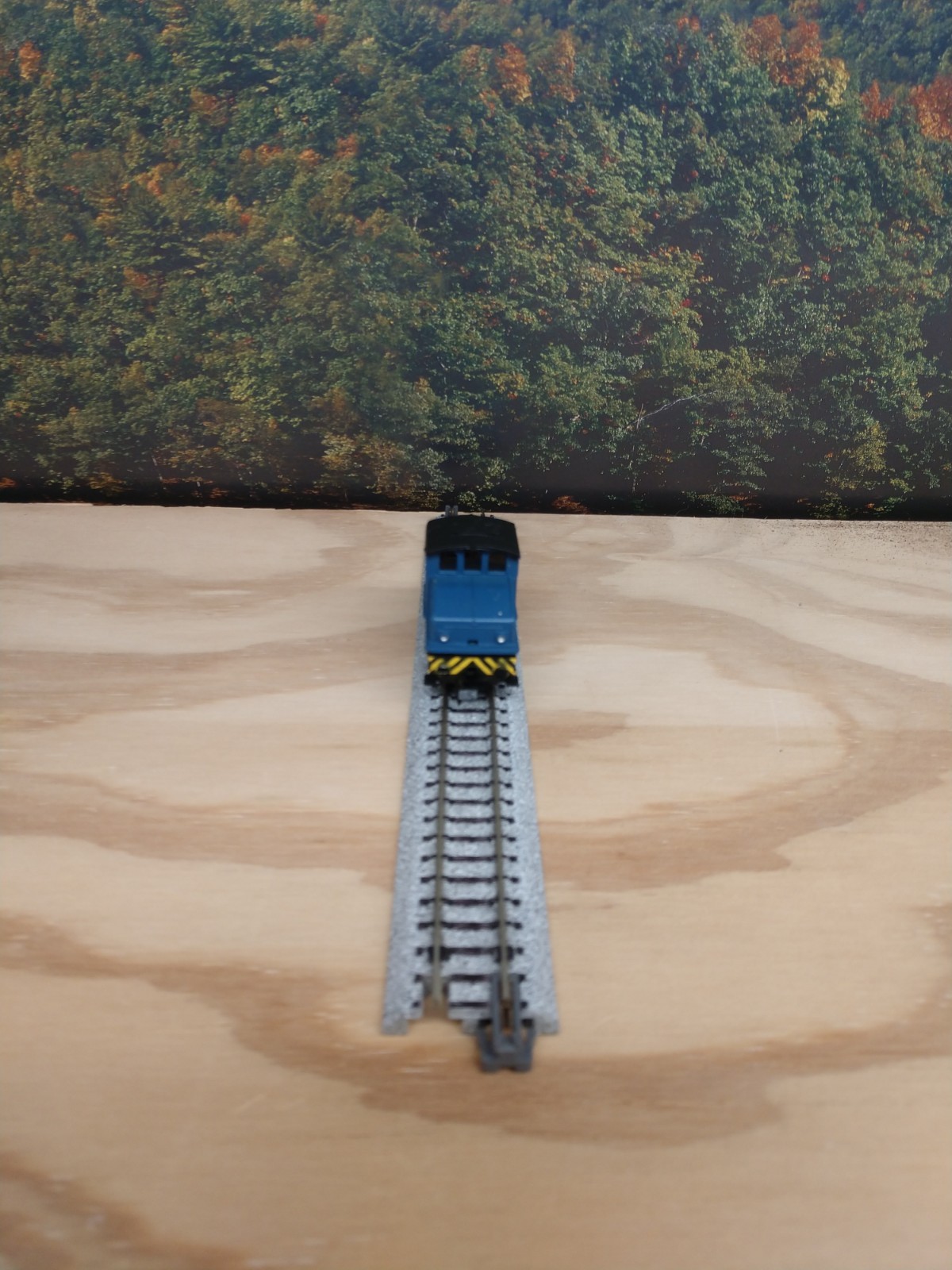 Arnold Rapido N scale European 2 axle center cab switcher – Item #0206 NEW