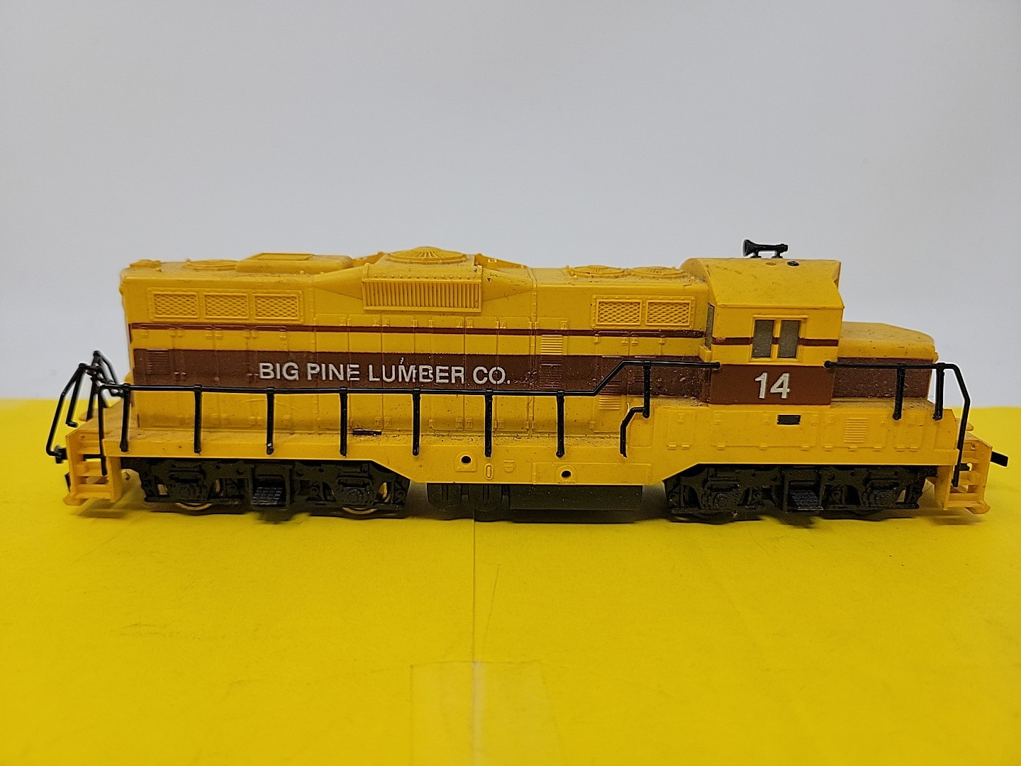 Lot 5 Cox HO Railroad Cars Big Pine Lumber/Northern Pacific NOT Tested Hong Kong