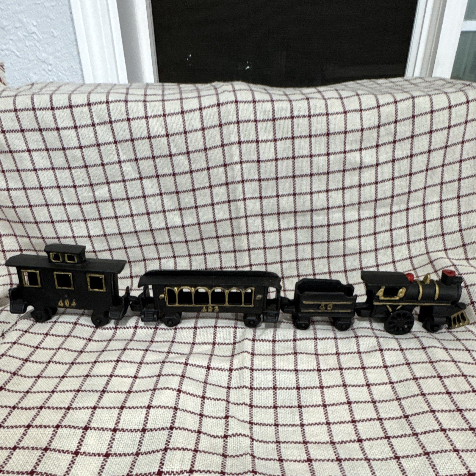 Black/Gold/Red Painted Steam Locomotive 4-Car Set Cast Iron Vintage toy