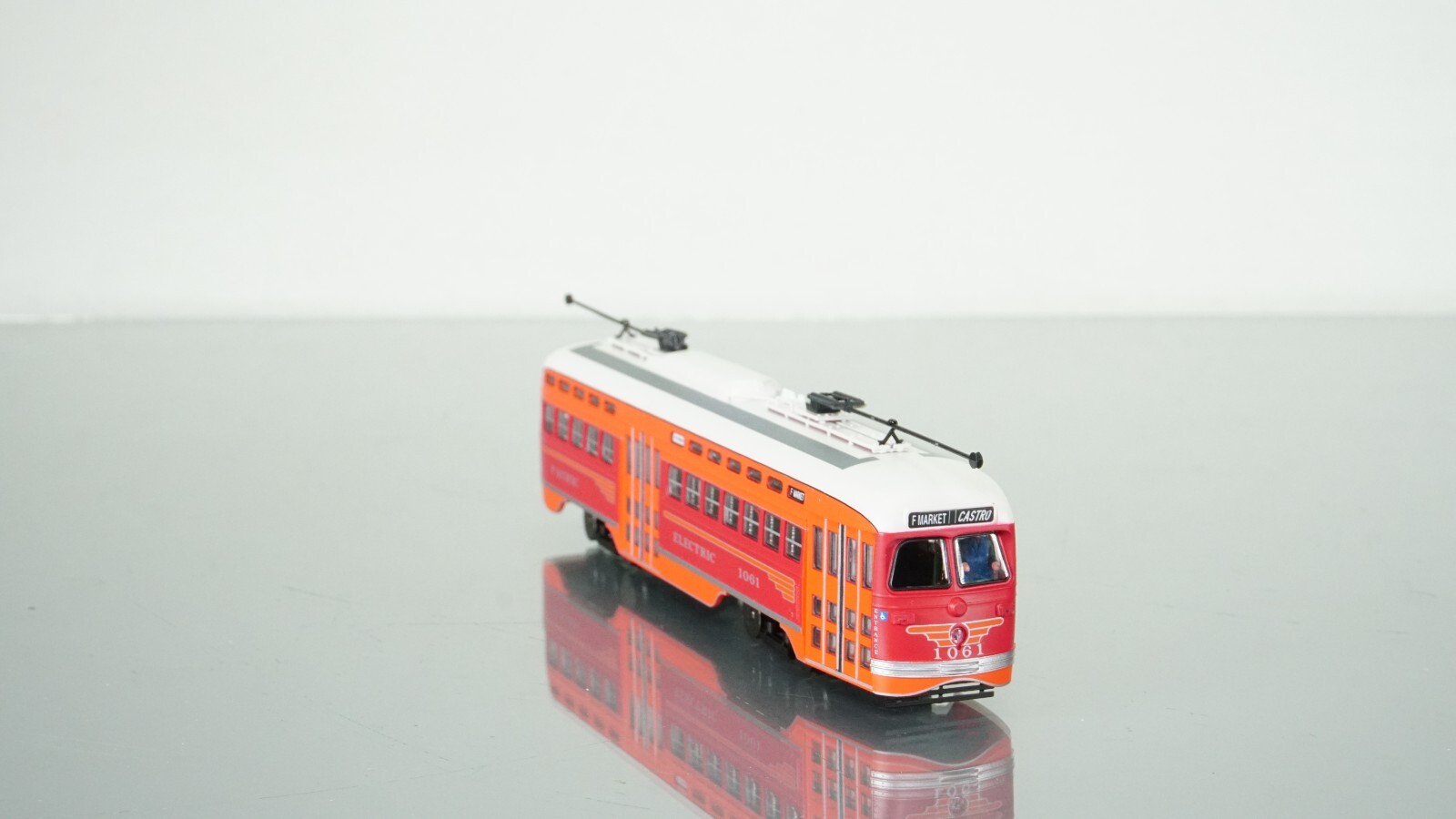 Bowser PCC Streetcar Pacific Eletric 1061 HO scale