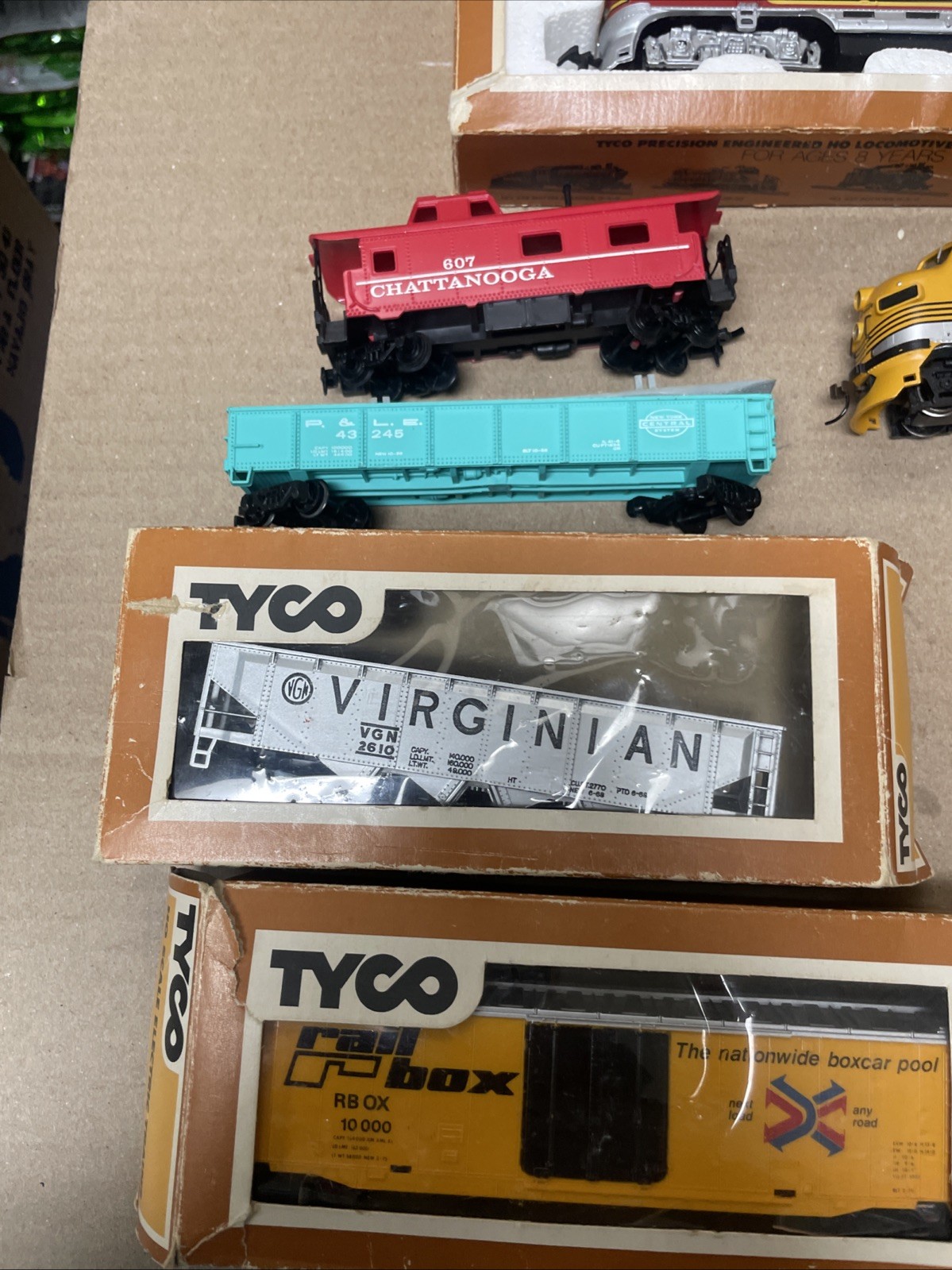 1970 HO Scale Tyco & Bachman Lot Of Union Pacific Diesel Locomotive And Cars !