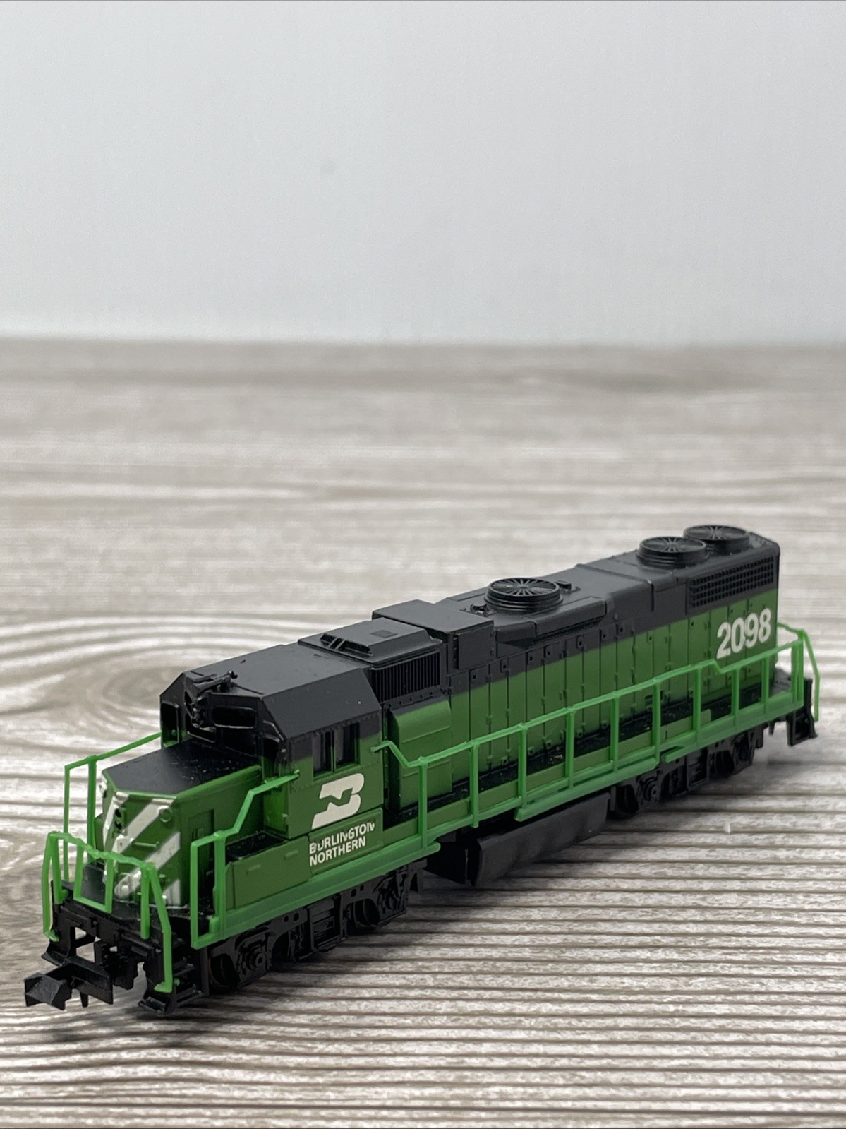 N Life-Like 433-7841 EMD GP38-2 BN Loco #2098 Rapido couplers