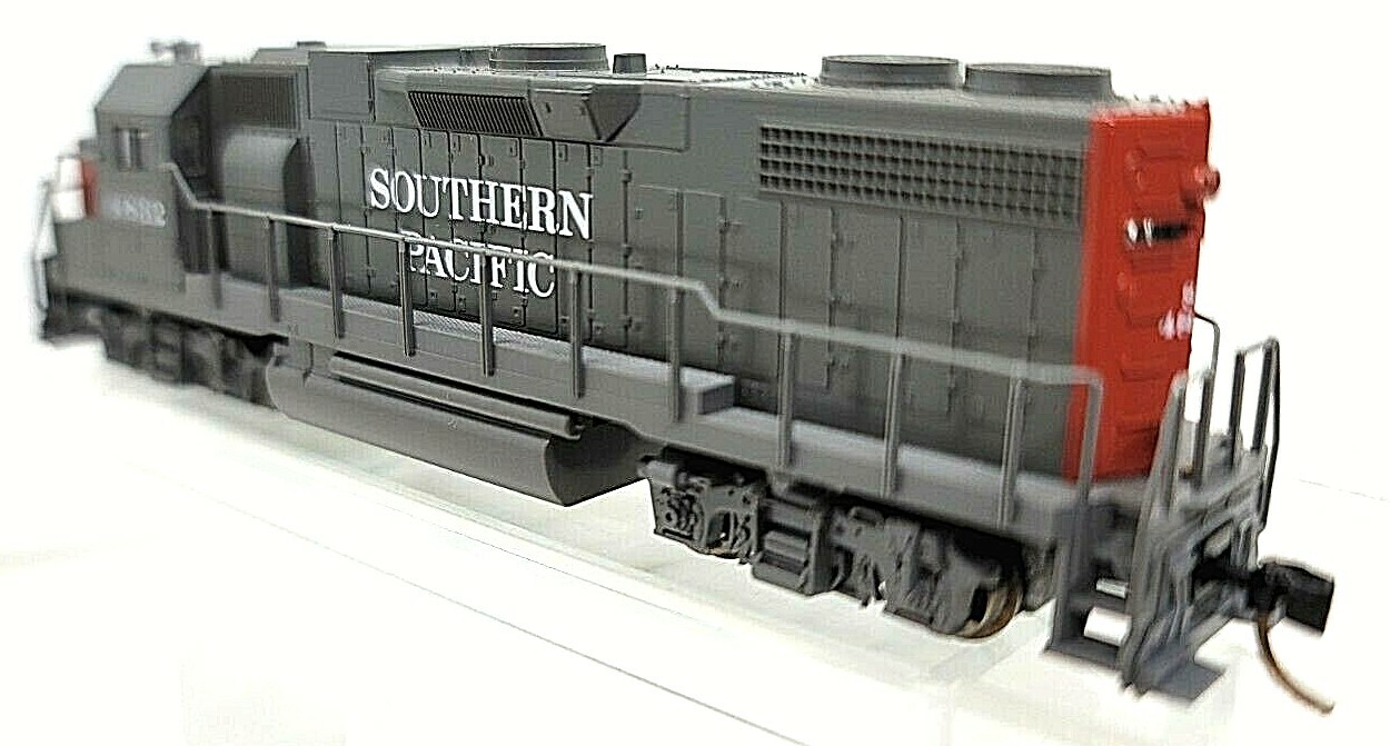 N Kato 176-019 EMD GP38/GP38-2 Southern Pacific Loco #4832 (Tested knuc cplrs)