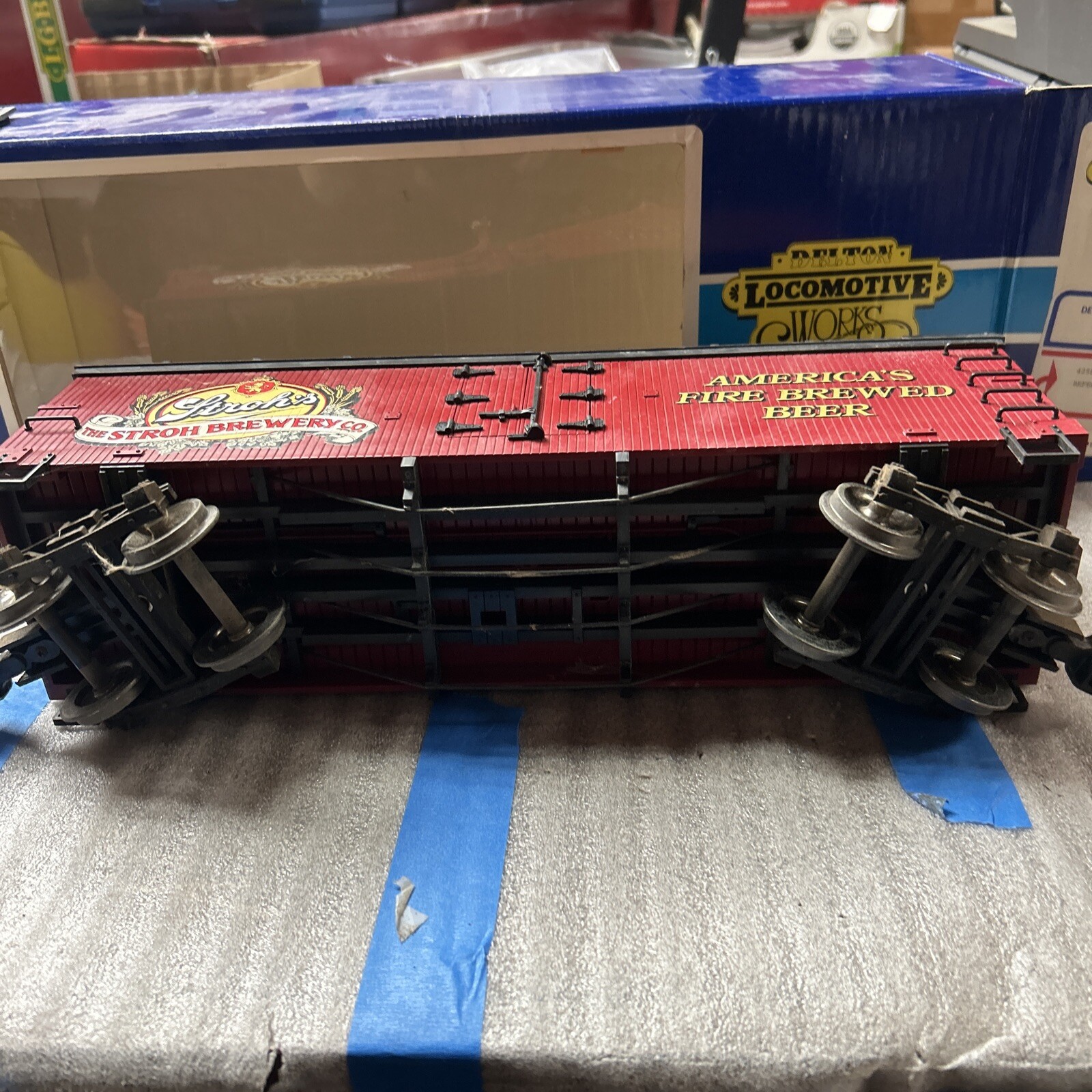 Delton Locomotive Works: #4258 Strohs Beer Reefer Boxcar G Scale