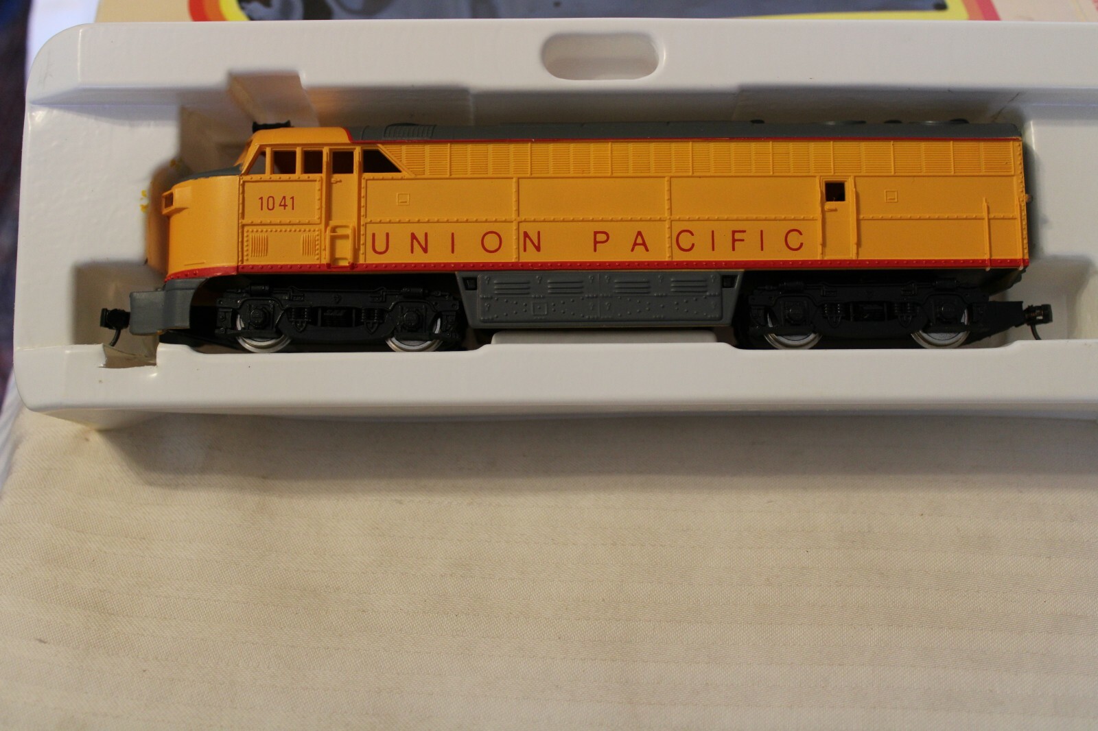 HO Scale IHC F-M Diesel Locomotive, Union Pacific, Yellow, #1041