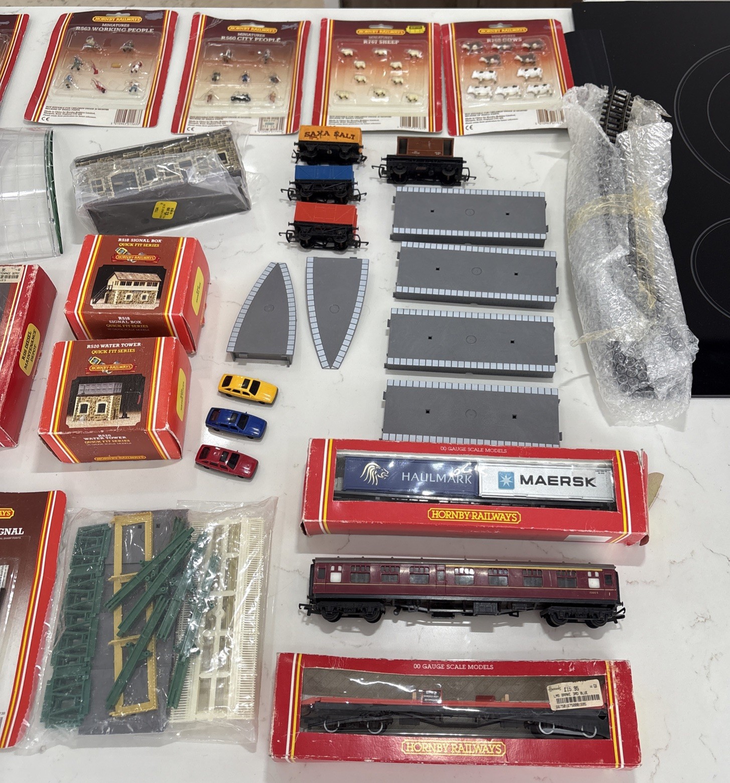 Huge lot of hornby railways Miniatures, Trains, Tracks, Quick Fits 31 Piece Set
