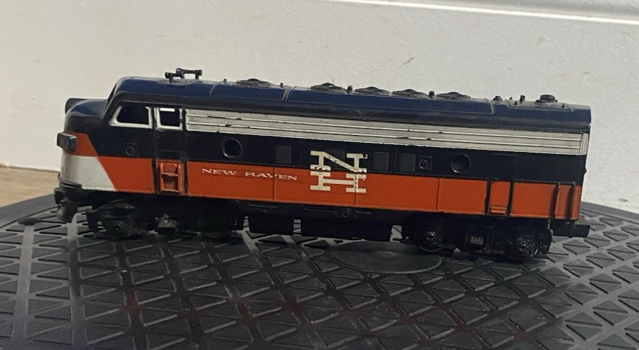 Revell Ho Scale New Haven Diesel Locomotive NH Engine