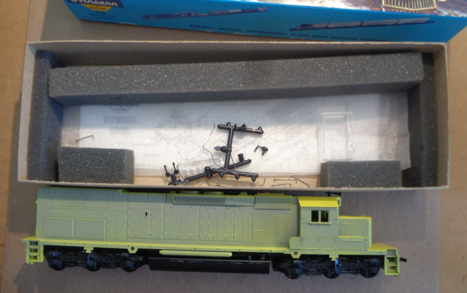 New In Box Athearn 4554 Undecorated SD40T-2 Short Nose Dummy Locomotive Yellow 2
