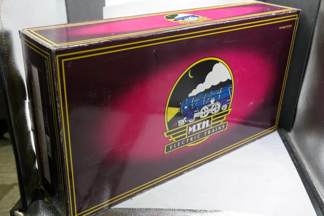 Milwaukee Road O Scale Premier 2-Car 70′ Madison Comb/Din Passenger Set