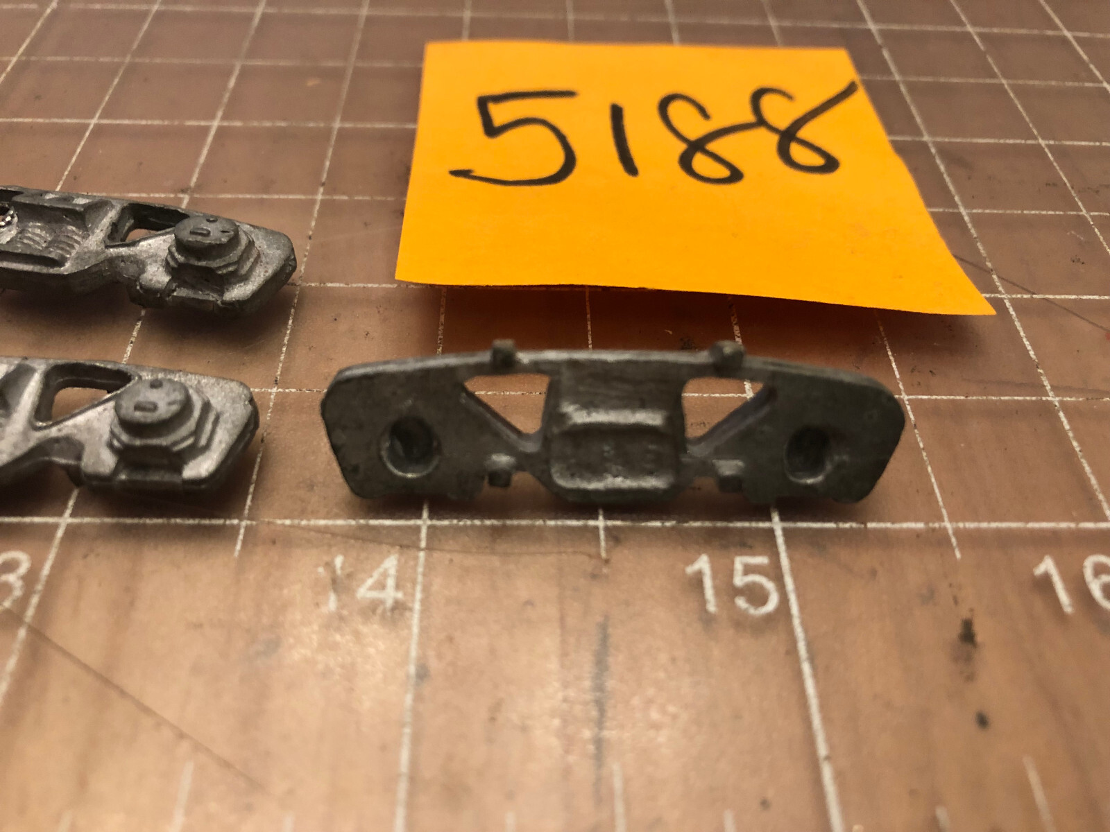 UNMARKED Brand of 5 CAST METAL TRAIN Side Truck Covers 5188 PART Lot G