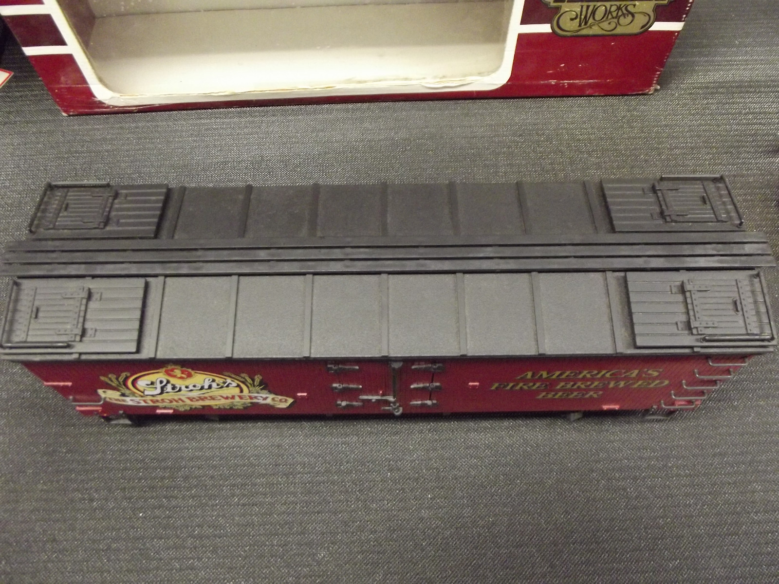 Delton Locomotive Works 4258 Strohs Brewery Beer Reefer Boxcar G Scale