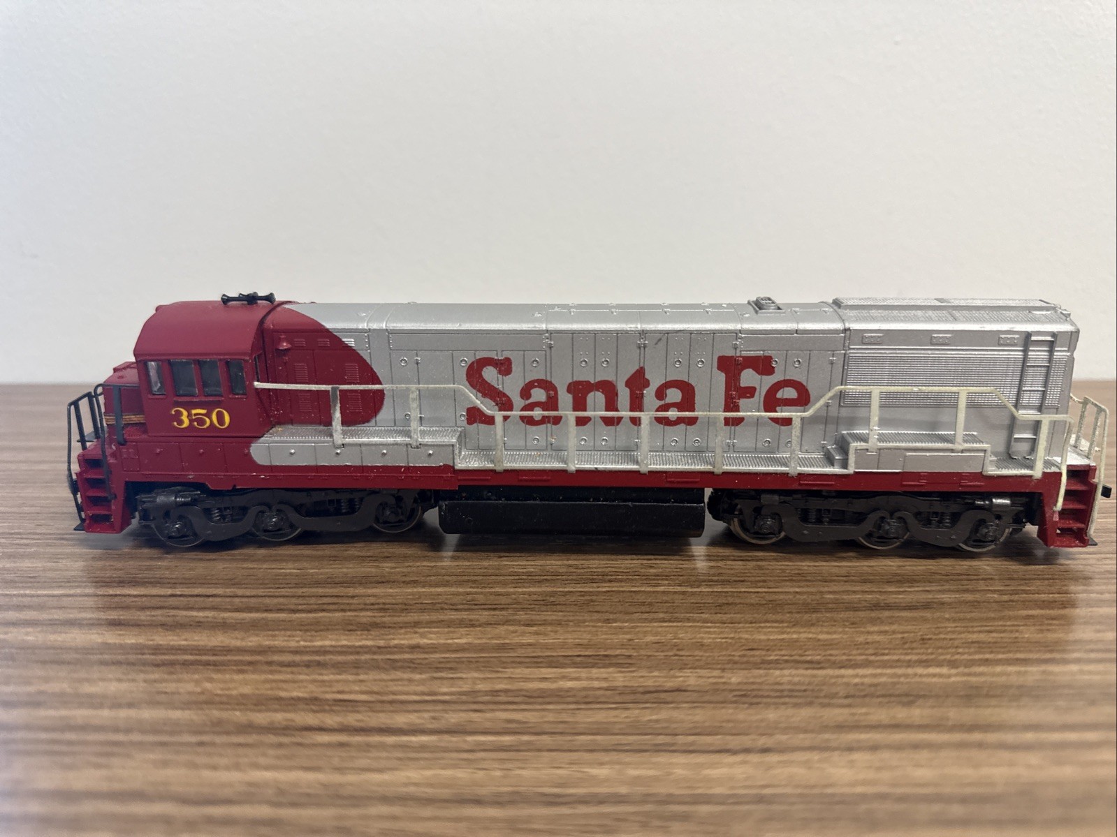 Vintage Rivarossi HO Santa Fe #350 powered diesel engine Made In Italy
