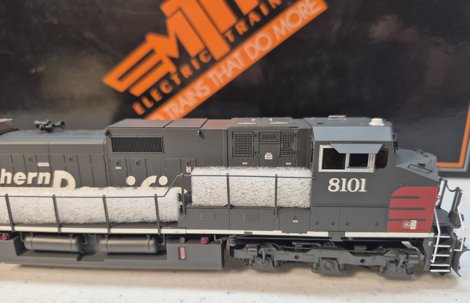 MTH HO Scale Southern Pacific Dash-9 Diesel 80-2305-1 W/ Protosound 3 LN Tested
