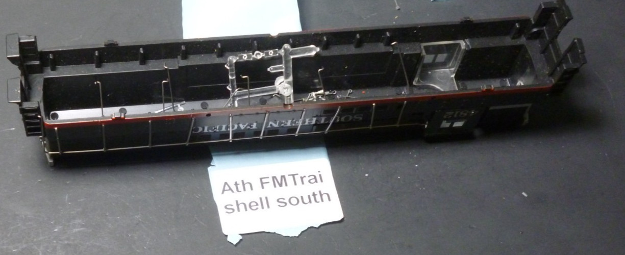 Ho Athearn Diesel locomotive FM trainmaster shell southern pacific