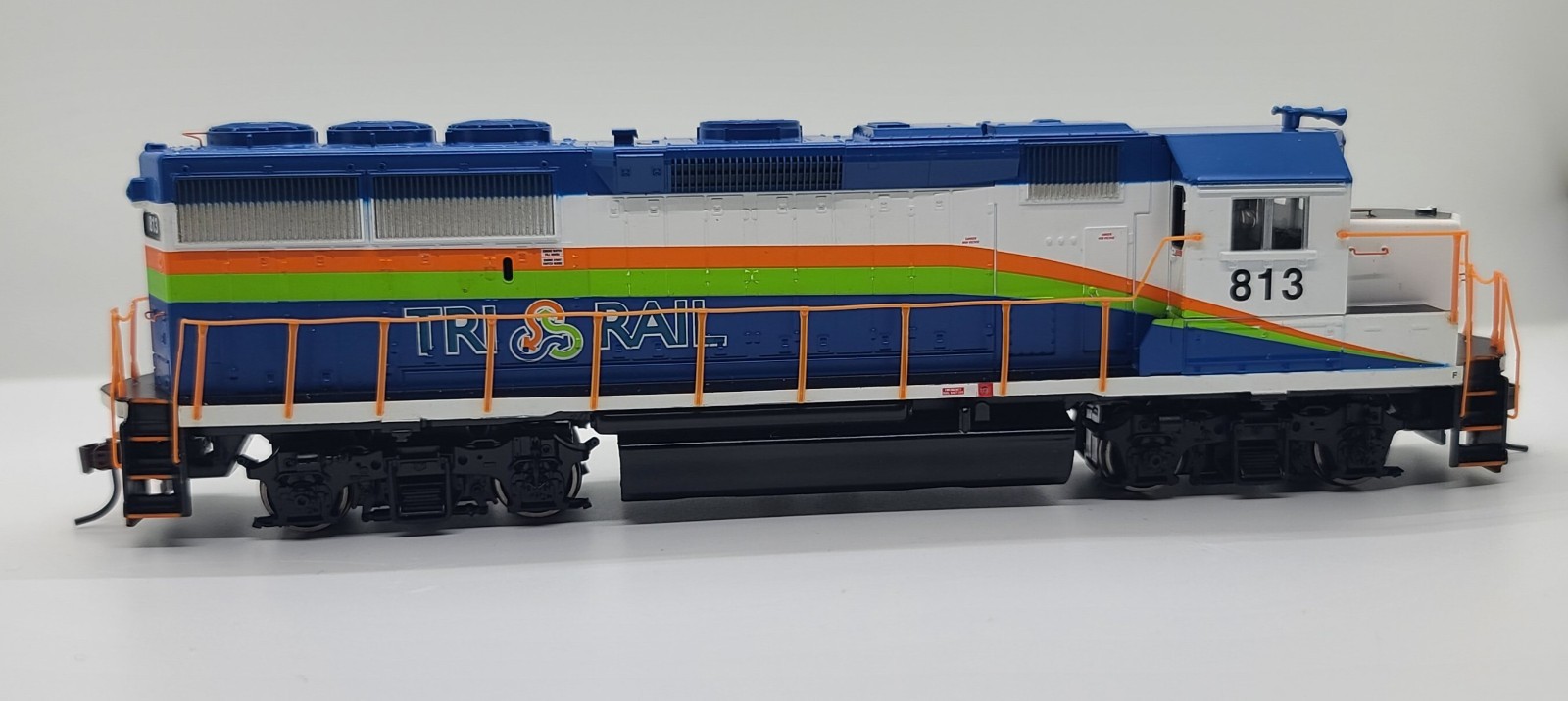 Athearn HO Scale GP50 Tri-Rail #813, Clean Condition