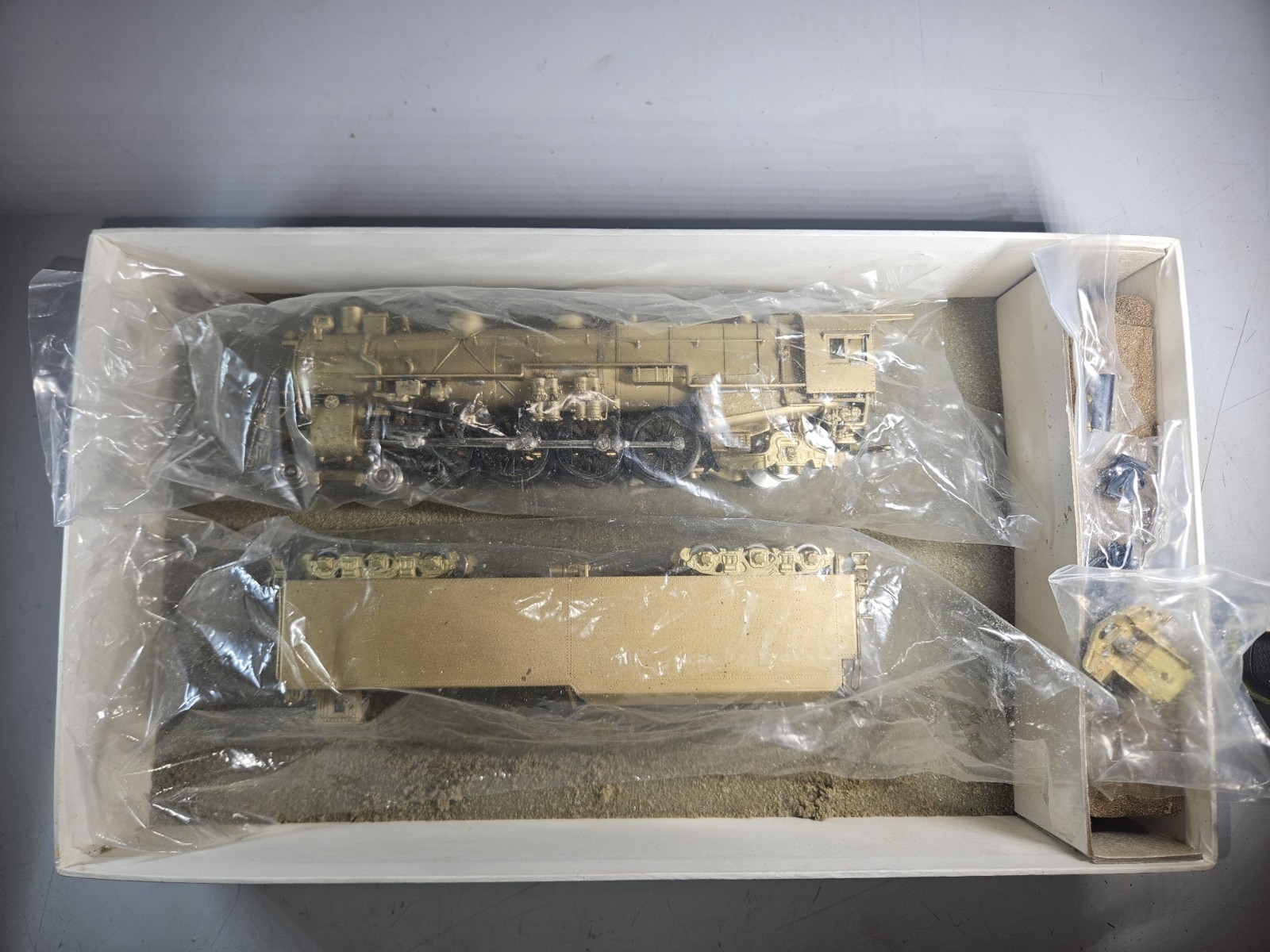 WESTSIDE MODEL CO. HO SCALE BRASS STEAM LOCOMOTIVE AND TENDER, PENNSYLVANIA M-1A