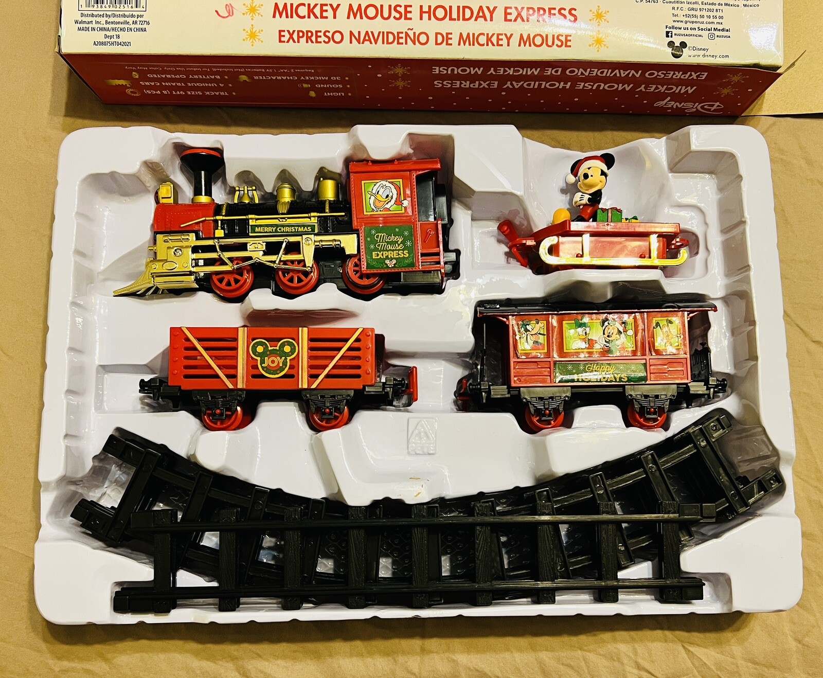 Disney Mickey Mouse Christmas Holiday Express 12 Pc Train Set Red Age 8+