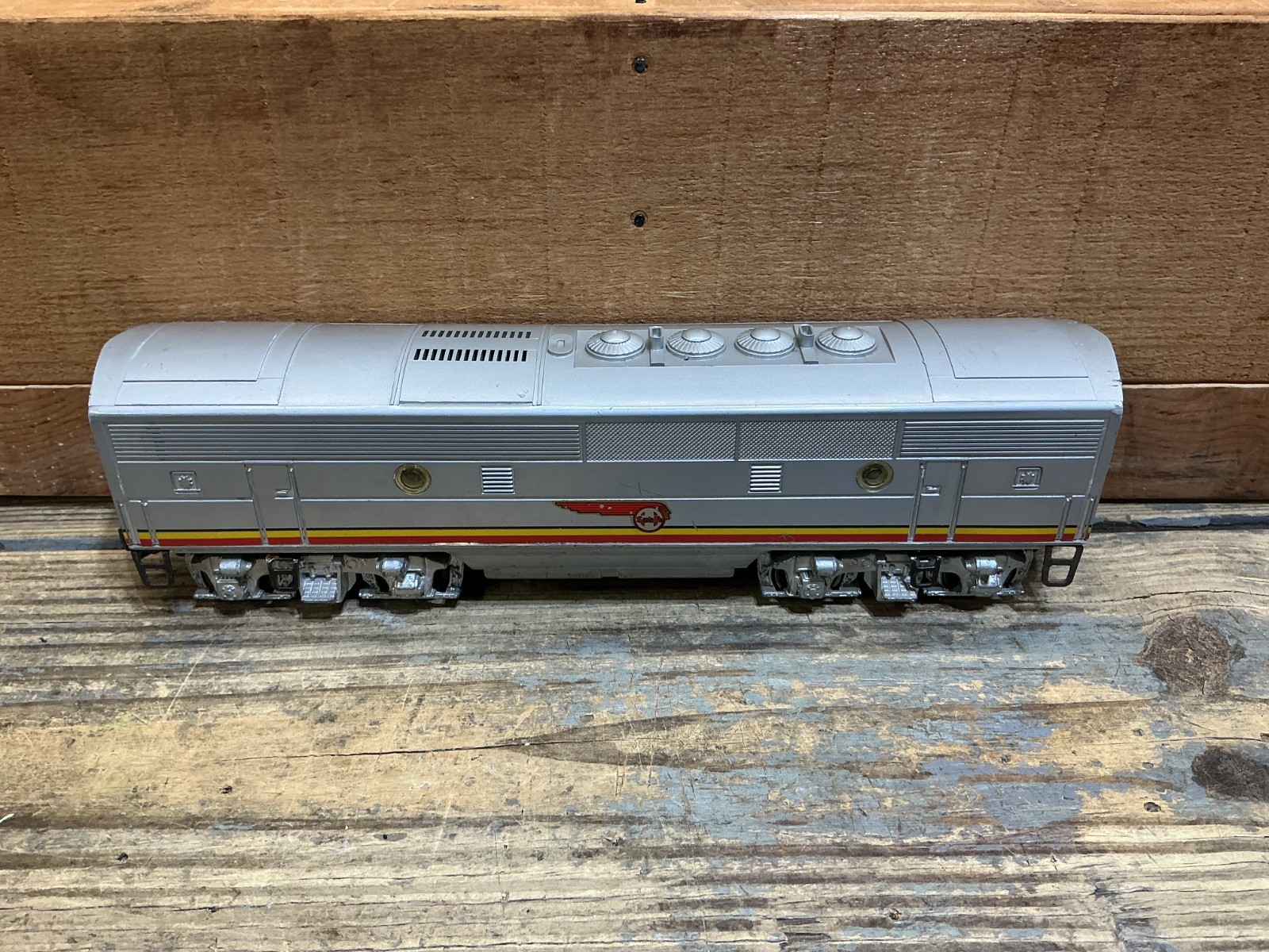 1950’s Lionel SANTA FE 2353 Diesel Locomotive & Dummy & B-Unit 3 Pieces O Gauge