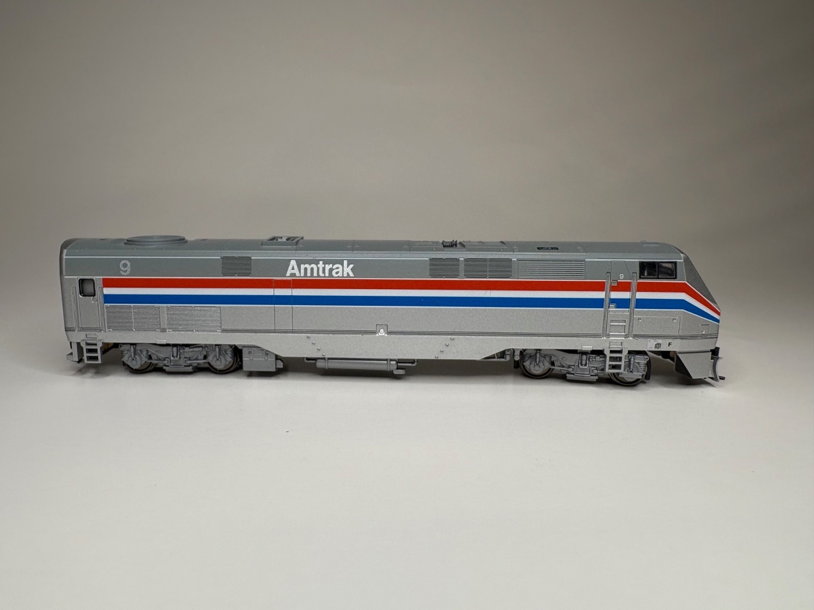 Kato n scale Amtrak P42 Phase III Set of 2 #9, #53 Very Clean! MPN #106-6101