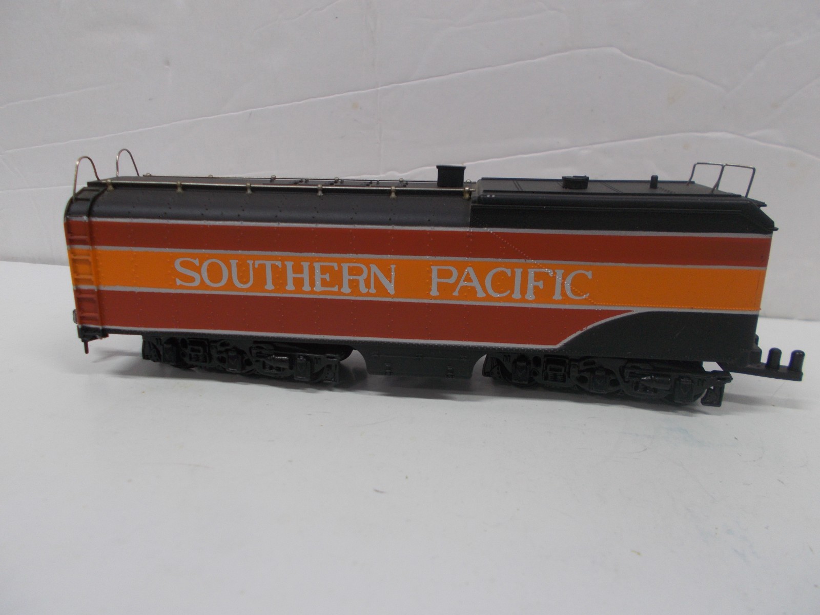 BACHMANN~ SOUTHERN PACIFIC – THE DAYLIGHT GS4 4-8-4 LOCOMOTIVE & TENDER~HO SCALE