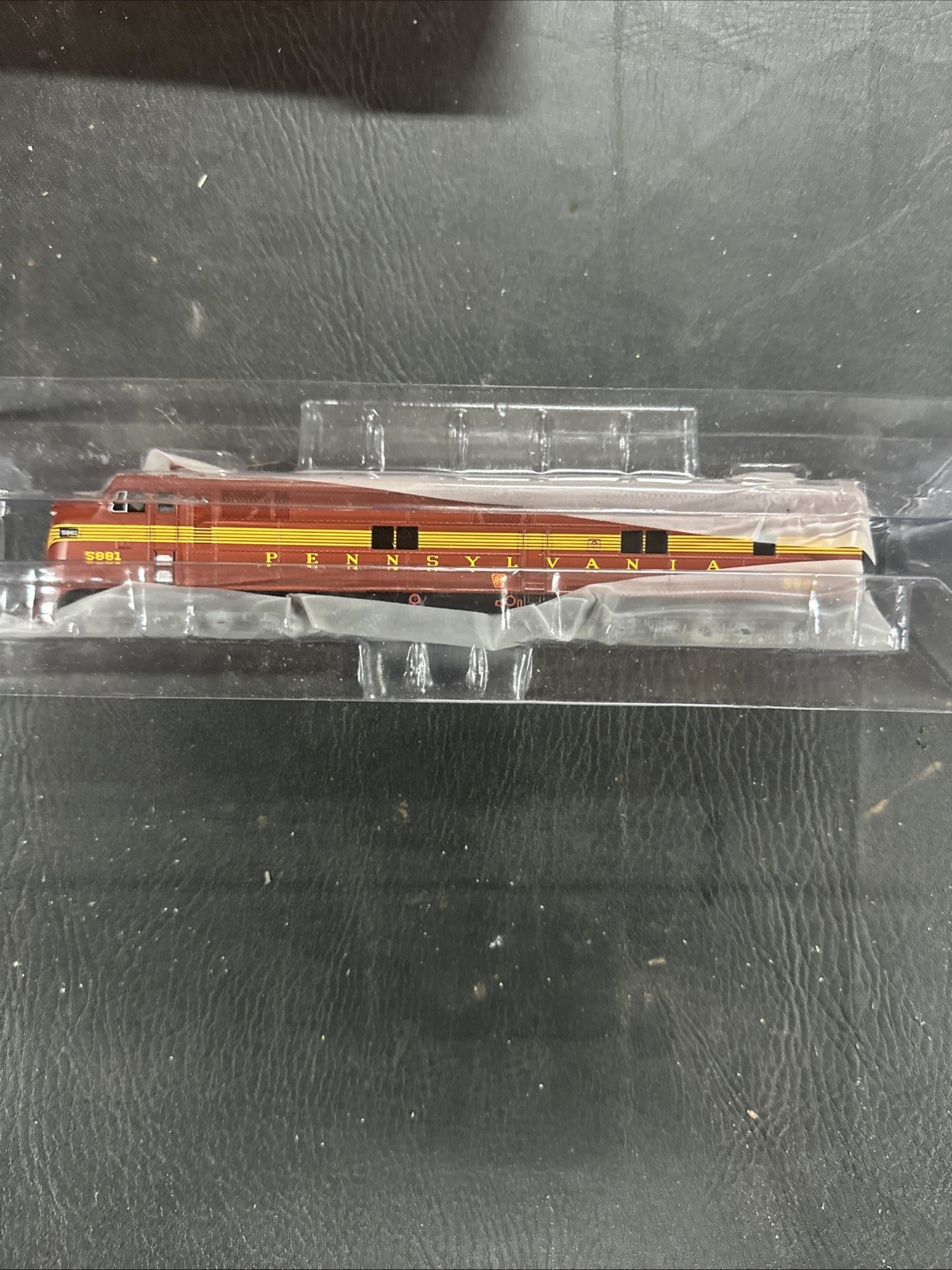 66601 Locomotive Diesel sonorisée PENNSYLVANIA – TUSCAN 5 STRIPE E7-A DC HO 1/87