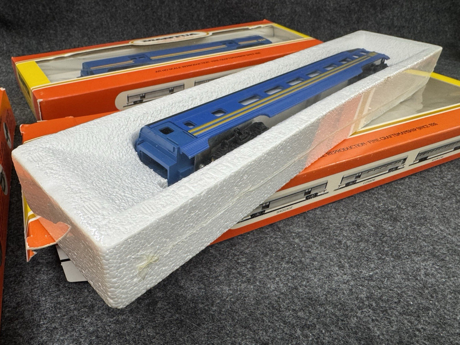 MANTUA HO VIA F7 Diesel Locomotive Baggage & Observation Car Canadian National