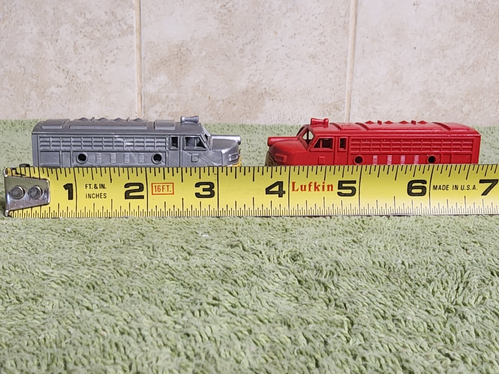 2 Vintage 3″ Santa Fe Locomotives ( Both Tested And Run On Ho Scale Track