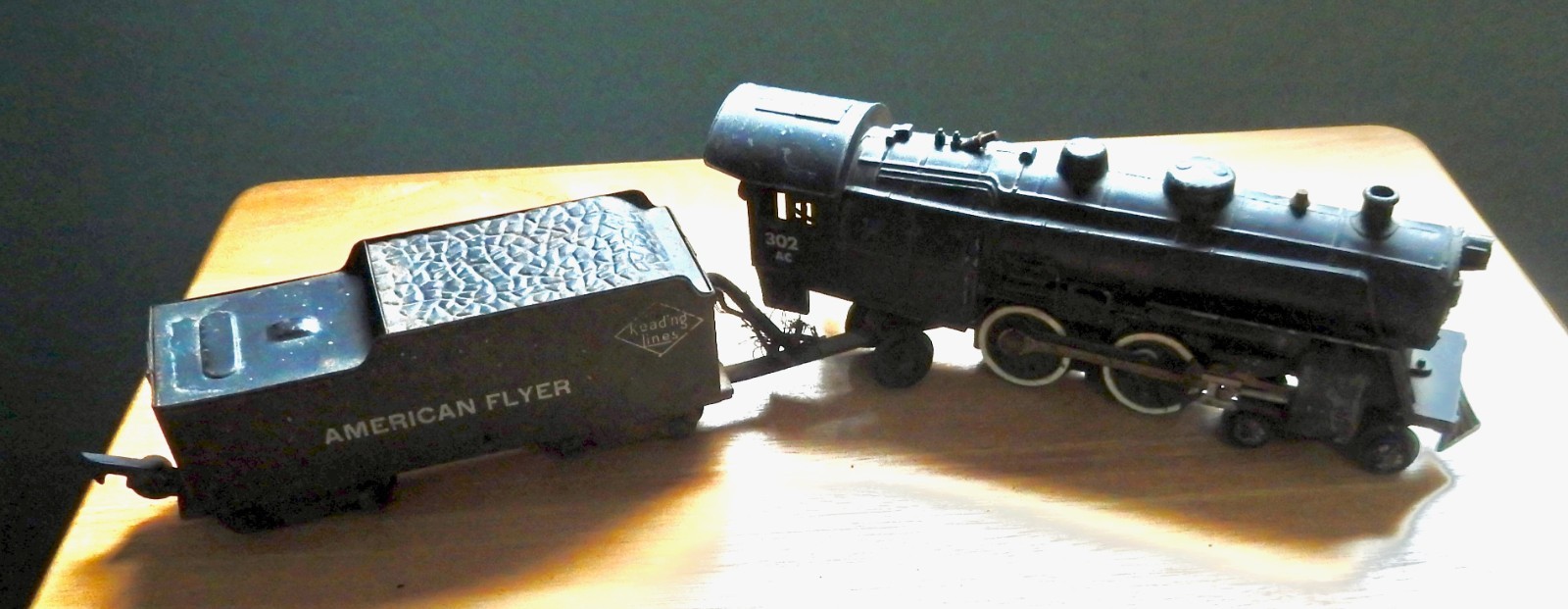 Vintage Am. Flyer 302 AC Steam Locomotive and Tender – Untested, For Parts